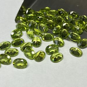 Piedra Suelta de Peridoto Natural con Corte Ovalado - Product Image 2