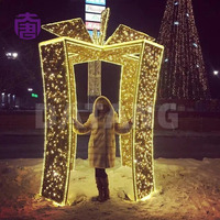 Luces LED Decorativas de Navidad 3D Grandes y Coloridas, con Marco de Hierro IP65, Fácil Instalación, para Interiores y Exteriores, Escultura de Caja de Regalo