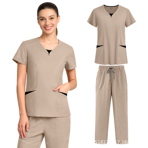 Ensemble de tenues médicales extensibles pour femmes en stock, 42337, en tissu patchwork - Product Image 1