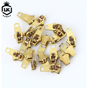 Lanke #<span class=keywords><strong>4</strong></span> #<span class=keywords><strong>4</strong></span>.5 #5 Brass mùa xuân khóa dây kéo thanh trượt bán khóa kim loại thép không gỉ Dây Kéo YG mùa xuân khóa Thanh trượt cho denim jeans - Product Image 1