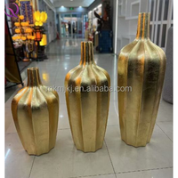 Vase en Céramique sur Pied Doré Grand et Haut, Luxe Discret Haut de Gamme, Décoration Moderne pour Salon Intérieur et Maison