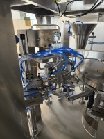 Machine de remplissage semi-automatique multifonctionnelle pour sachets Doypack de granulés et liquides, avec pesage et emballage préfabriqués