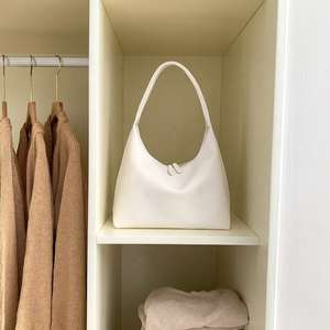 Bolso de mano de cuero PU personalizado único, bolso de hombro moderno y económico, bolso de mujer - Product Image 2