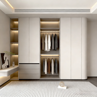 Armoire de chambre moderne personnalisée avec portes en MDF et structure en panneaux de fibres à haute densité pour le rangement et l'exposition dans le salon
