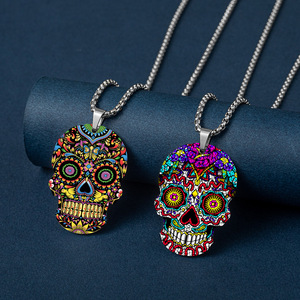 Collier en acier inoxydable avec pendentif tête de mort en sucre de couleur marigold chaud, accessoires pour le jour des morts, cadeau pour femme et homme - Product Image 2