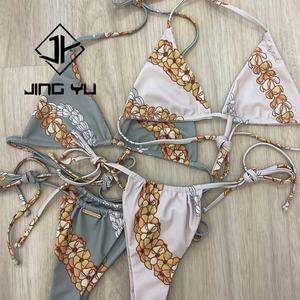 Ensemble de maillots de bain fabriqué par un fabricant OEM, tissu en polyester, maillot de bain imprimé personnalisé, texture de bikini, vêtements de plage - Product Image 1