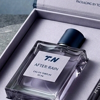 Boîte à parfum rigide de luxe sur mesure, style livre bleu magnétique, avec insert ajusté pour présentation, pour emballage de parfum personnalisé