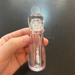 ISMAN Nuevo Tubo <span class=keywords><strong>de</strong></span> Brillo Labial en Forma <span class=keywords><strong>de</strong></span> Corazón <span class=keywords><strong>de</strong></span> 3 ml, Transparente, Rojo, Envase Vacío Bonito, Empaque Romántico para el Día <span class=keywords><strong>de</strong></span> San Valentín, Logotipo Personalizado - Product Image 6