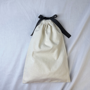 Sacs à cordon en coton biologique biodégradable avec logo personnalisé pour vêtements - Product Image 4