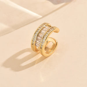 Vente en gros de boucles d'oreilles à clipser à la mode pour femmes à la mode avec coeur cadeau de bijoux en laiton de zircone géométrique - Product Image 5