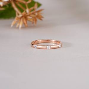 Anillo Minimalista con Diamantes y Bisel en Oro Rosa para Mujer, Elegante para Boda, Compromiso o Uso Diario, Joyería Fina, Regalo - Product Image 1