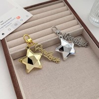 Porte-clés Étoile Facettée 3D Plaqué Or et Argent, Breloque de Sac Métallique Porte-Bonheur avec Lettre, Anneau Clé Étoile Personnalisé avec Logo pour Femme, Cadeau