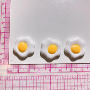 Modelo de huevo escalfado de resina, huevo de avestruz falso, juguete de cocina, simulación linda y realista, huevos fritos pintados a mano - Product Image 3