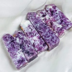 Tour en cristal naturel en gros, pointe de mica violet, obélisque de lépidolite, pierre précieuse en vrac pour l'artisanat et la décoration intérieure - Product Image 6
