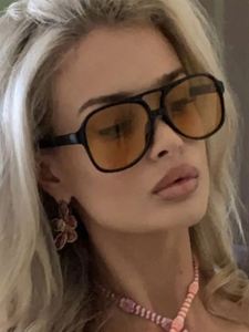 Lunettes de soleil vintage surdimensionnées pour femmes, monture large rétro, verres carrés noirs et jaunes, Oculos De Sol - Product Image 3