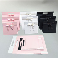 Boîte cadeau triangulaire pliable en carton blanc de luxe personnalisée OEM ODM avec ruban, boîte d'emballage pour bijoux et foulards, pliage en une seule pièce, mariage