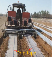 Semoir et formateur de beds à double rangée pour fraises, monté sur tracteur, avec semoir pour oignons, tomates, choux et fonction de pose de film plastique.