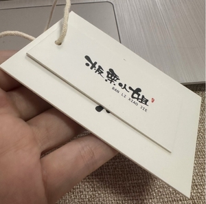 Nhãn hiệu riêng tùy chỉnh <span class=keywords><strong>hangtags</strong></span> Màn hình in ấn kraft giấy các tông sóng Hội Đồng Quản trị Duplex Hội Đồng Quản trị nổi bề mặt biểu tượng tùy chỉnh - Product Image 1