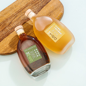 Botol Anggur Silinder Kaca Transparan Berkualitas Tinggi Custom dengan Tutup Gabus Berstempel Emas untuk Wiski/Liquor 750ml OEM/ODM 100pcs - Product Image 2