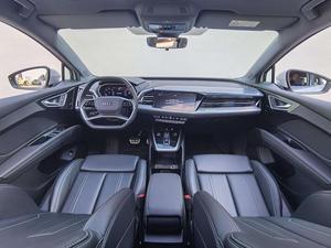 <span class=keywords><strong>Audi</strong></span> Q4 E-tron 40 SUV électrique d'occasion 2024, longue autonomie, version premium, prêt à l'exportation, blanc sur noir - Product Image 5