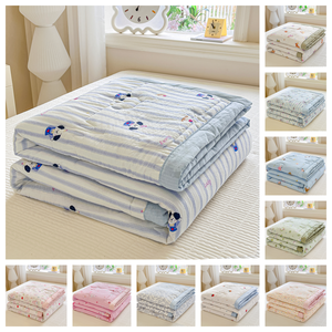 Set Copripiumino Estivo a Righe con Cuccioli - Morbida Biancheria da Letto a Doppio Strato in Garza per Bambini, Piumino Leggero e Traspirante - Product Image 1