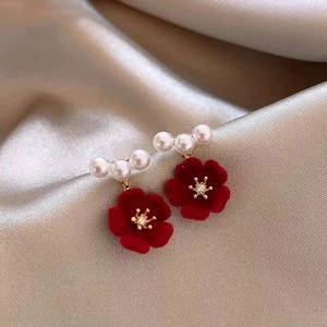 BUW6-S 035 - Aretes de Perlas con Flores de Terciopelo Rojo Vintage, Aretes Dulces para Chicas, Accesorios, Regalo de Año Nuevo, Joyería de Moda para Mujer - Product Image 6