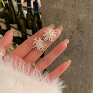 CMMZG153-D femmes haut de gamme feux d'artifice boucles d'oreilles vente chaude lumière luxe goujons Super étincelant Zircon pissenlit Niche mode - Product Image 3