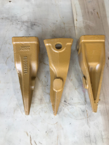 Dents de godet d'excavatrice HongWang 1U3352/1U3352RC/1U3302 TIPS Mini Fishing Style 1U3302SK en acier à faible teneur en carbone HR47-52 Finition lisse - Product Image 4