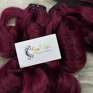 Extensiones de Cabello Humano Vietnamita Virgen con Alineación de Cutículas, Color Borgoña, Rizado y Voluminoso, de Sun Hair Company - Product Image 3