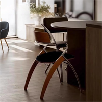 Chaise de salle à manger multifonctionnelle Kingfisher de style médiéval danois, fauteuil rétro simple pour la maison avec dossier en acier inoxydable