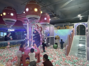 เครื่องเล่นสนามเด็กเล่นในร่มคุณภาพสูง ชุดของเล่นนุ่มนวล เครื่องเล่นเกมบอลแบบอินเทอร์แอคทีฟสำหรับพื้นที่เล่นเด็ก รับประกัน 1 ปี - Product Image 5