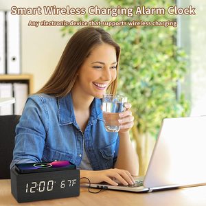 Cargador Inalámbrico de Bambú de 15W con Reloj, Pantalla de Temperatura, Despertador y Base de Carga para iPhone y Samsung Galaxy, de Fábrica OEM - Product Image 4