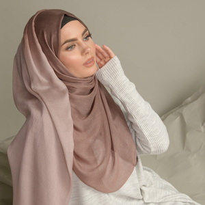 ฮิญาบแบบไล่ระดับสีวัสดุผ้าทอแบบสองชั้นสำหรับมุสลิมผู้หญิงมาเลเซีย - Product Image 2