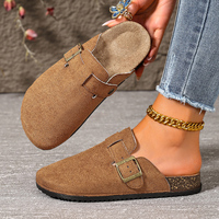 Mules sabots en daim pour femme avec bride à boucle, à enfiler, bout fermé, pantoufles d'intérieur Beige, Marron clair, Noir