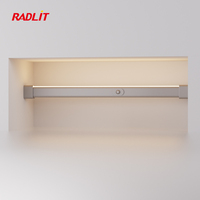Lumières de placard automatiques modernes à détecteur de mouvement PIR, écologiques, en aluminium encastré, lumières LED pour placard, alimentées par batterie, 3000K