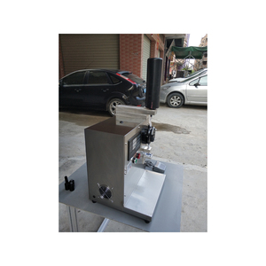 Machine de remplissage et de bouchage automatique pour petits flacons de vernis gel et machine de vissage pour gel constructeur, machine de remplissage automatique de vernis à ongles - Product Image 3