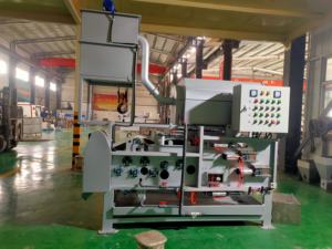 Filtre à bande concentré à tambour rotatif sous vide pour la déshydratation des boues - Product Image 2