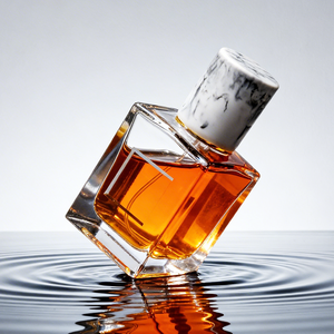 Venta al por Mayor de Botellas de Perfume Cuadradas Esmeriladas de 30ml y 50ml, Botellas de Vidrio para Cosméticos con Atomizador, para Hombres y Mujeres, con Serigrafía - Product Image 3