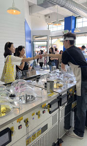 HELLENIKA CULTURED CREAMERY Miglior Gelateria di Yogurt Greco a Seattle, ATTREZZATA CON DISPLAY MILES GALAXY PRO V4 TUTTO IN UNO - Product Image 3