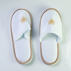 Vente en gros bon marché Pantoufles jetables pour chambre d'hôtel Pantoufles d'hôtel antidérapantes de haute qualité pour spa Pantoufles d'hôtel pour hommes et femmes - Product Image 1