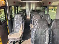 Minibus diesel 4x2 15 places, directement de l'usine, pour le transport de passagers, adapté aux trajets quotidiens et aux excursions.