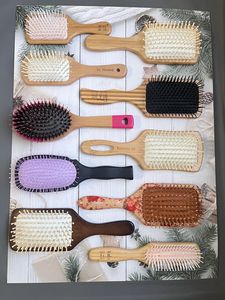 Prix usine Échantillon gratuit <span class=keywords><strong>Brosse</strong></span> d'extension de <span class=keywords><strong>cheveux</strong></span> autonettoyante en bois Peigne commun pliable Soins des <span class=keywords><strong>cheveux</strong></span> à domicile Conception de pagaie d'écureuil - Product Image 5