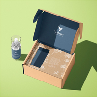 Boîte d'expédition en carton ivoire pour cosmétiques, avec revêtement UV, pelliculage mat, gaufrage, doublure en éponge, biodégradable et fermeture magnétique