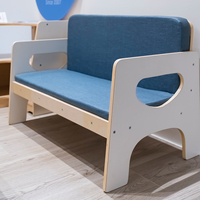 Chaises et canapés en bois pour garderies et écoles maternelles