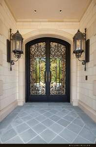 Porte d'entrée en fer forgé sur mesure - Cadre en acier orné avec verre trempé et moustiquaire de sécurité pour une entrée élégante de villa - Product Image 2