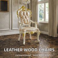 Chaises de salle à manger traditionnelles européennes en bois massif avec un design rembourré durable et des détails sculptés pour hôtel, restaurant, usage domestique