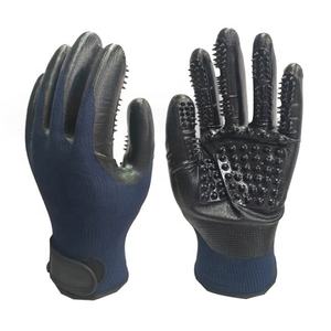 Guanto per la toelettatura eco-friendly per il massaggio del bagno per cani - Product Image 1