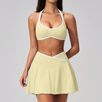 Set Rok Wanita Terbaru Warna Kontras Bentuk V dengan Bantalan Dada, Kantong Samping, Bahan Nude Feel untuk Padel, Golf, dan Tenis