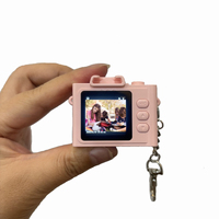 Kamera Video Digital, kecil kreatif Gadget elektronik Retro 1080p mengambil foto Camcorder dengan gantungan kunci