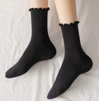Chaussettes à volants brodées personnalisées Douces et respirantes en coton pour femmes Chaussettes à volants pour adultes Chaussettes en tricot décontractées Style mignon